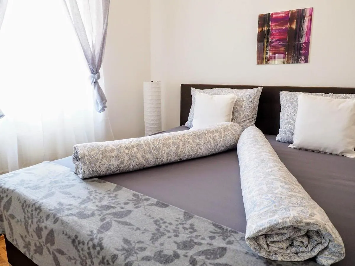 City Villa Schoenbrunn Apartments - Contactless 24H Check-In Vienna 0*,