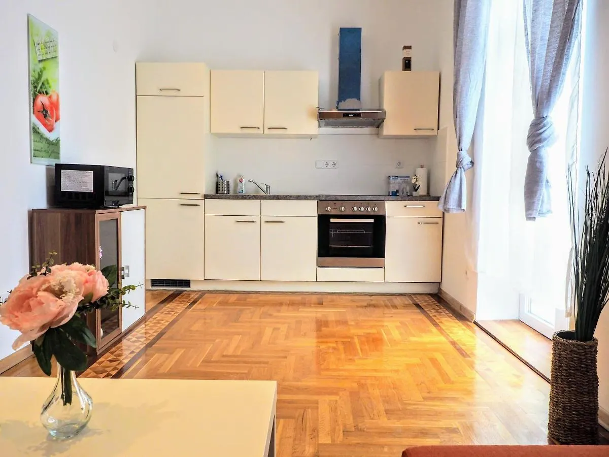 City Villa Schoenbrunn Apartments - Contactless 24H Check-In Vienna 0*,