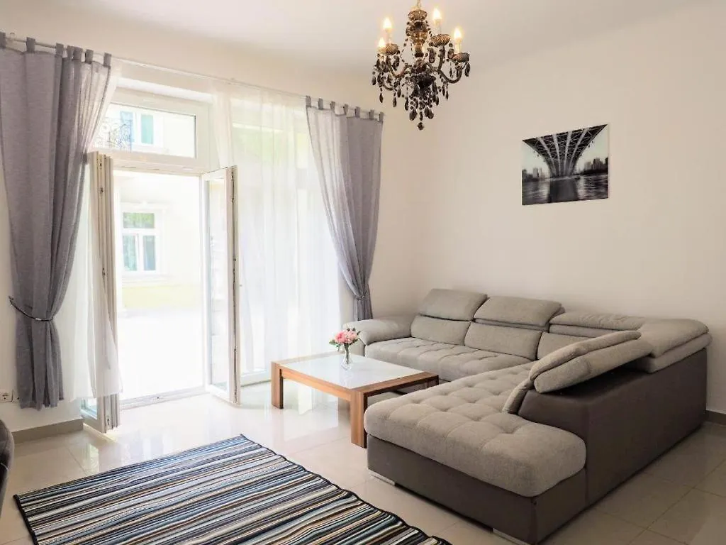 City Villa Schoenbrunn Apartments - Contactless 24H Check-In contacts